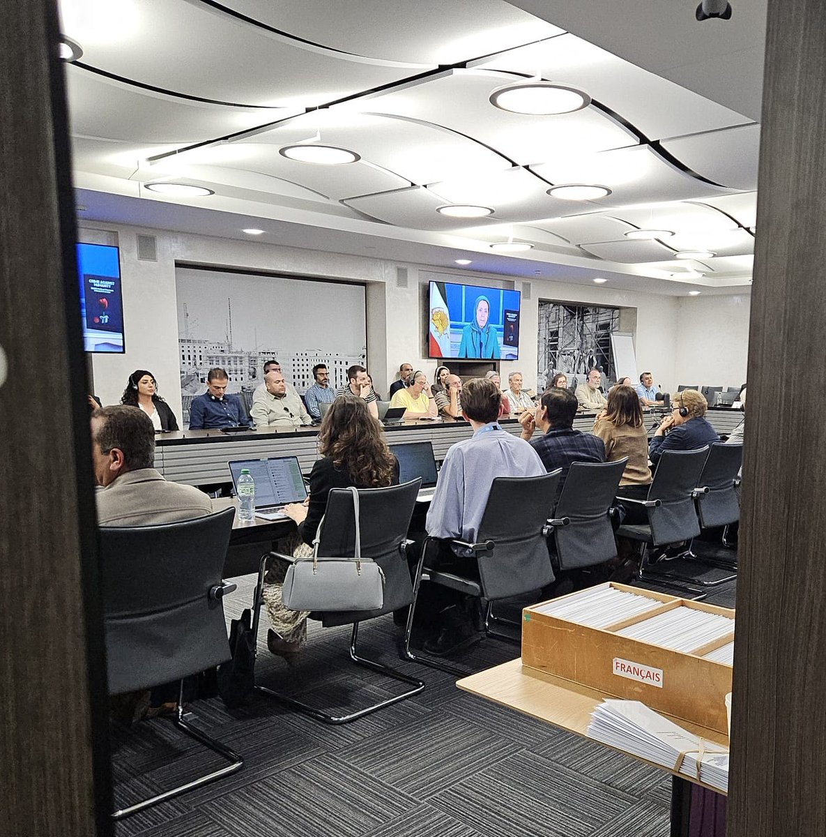 Maryam_Rajavi_F's tweet photo. Message à une conférence parallèle au Conseil des droits de l’homme de l’ONU à Genève

La montée des exécutions en Iran est étroitement liée à la montée de la résistance et aux soulèvements populaires et montre combien le régime redoute le peuple et sa Résistance. 

D'une part, l'Iran a connu des soulèvements à répétition. D'autre part, une nouvelle génération de jeunes courageux et dévoués s'est tournée vers les Moudjahidine du peuple.

Le courage dont ils ont fait preuve dans les jours précédant leur exécution a impressionné la population iranienne comme le reste du monde.
#StopExecutionsInIran
https://t.co/Hk0DRLay3m