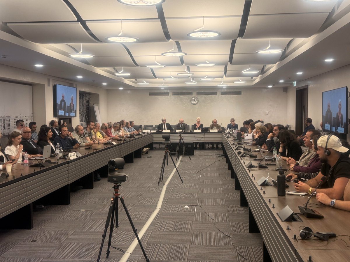 Maryam_Rajavi_F's tweet photo. Message à une conférence parallèle au Conseil des droits de l’homme de l’ONU à Genève

La montée des exécutions en Iran est étroitement liée à la montée de la résistance et aux soulèvements populaires et montre combien le régime redoute le peuple et sa Résistance. 

D'une part, l'Iran a connu des soulèvements à répétition. D'autre part, une nouvelle génération de jeunes courageux et dévoués s'est tournée vers les Moudjahidine du peuple.

Le courage dont ils ont fait preuve dans les jours précédant leur exécution a impressionné la population iranienne comme le reste du monde.
#StopExecutionsInIran
https://t.co/Hk0DRLay3m