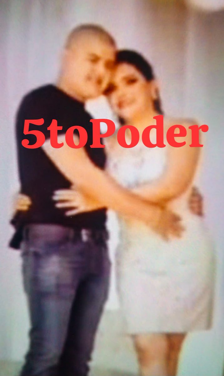 5toPoderSM's tweet photo. MASACRE EN HUITE POR ATRAPAR A HAROLDO LORENZANA 5 MUERTOS 

INFORMACIÓN CLASIFICADA 
SEGUNDA PARTE 

El ejército de Guatemala llegó a la aldea Huite y La Reforma para querer capturar a Haroldo Lorenzana conocido como Haroldito, el último del clan del narcotrafico en Zacapa. 

Pero se perdieron, mataron a tres mujeres que salían de una iglesia evangélica a donde habían asistido, incluida posiblemente una niña, aún no identificadas. 

En las calles de Huite mataron a dos hombres por separado que no eran de la banda de Haroldito. 

El nieto del patriarca huyó pocos minutos antes que llegara el contingente de militares, gracias a varias alertas que le dieron los ministros de Gobernación y Defensa. 

CONTINUARÁ…