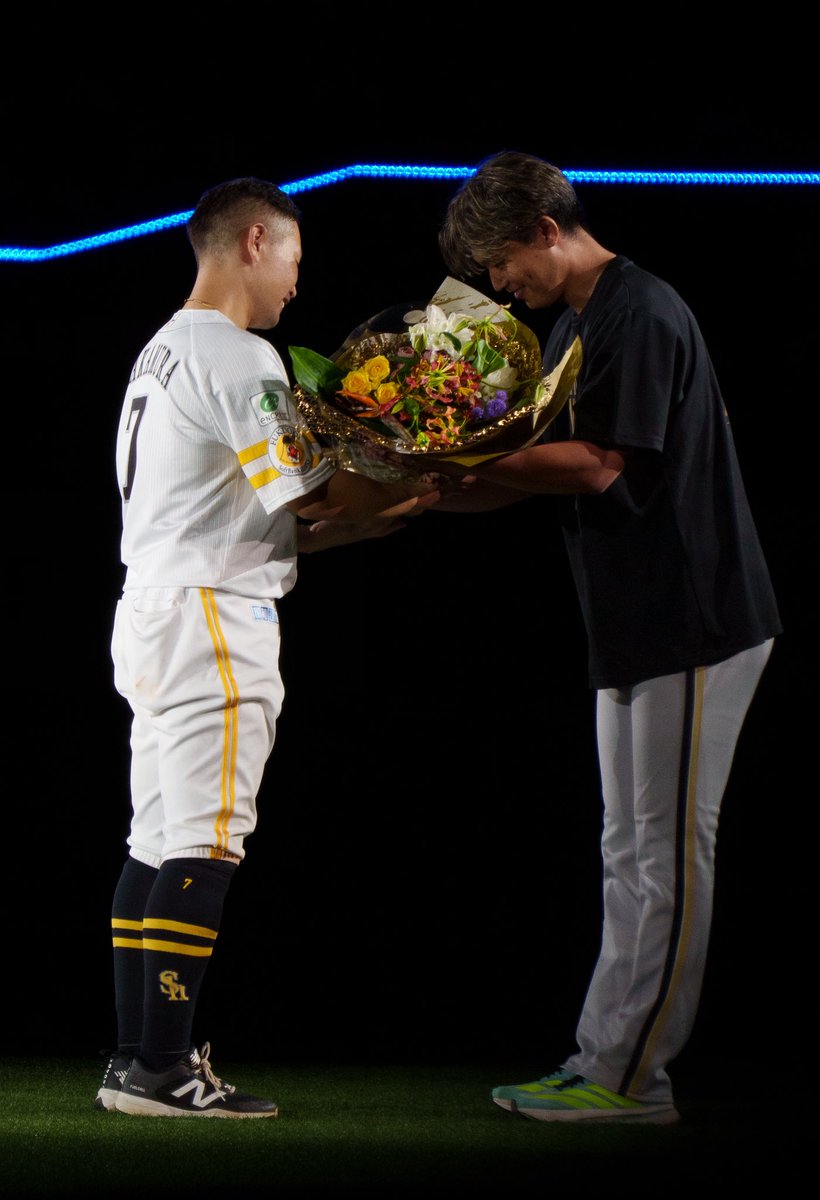 hawkstaruver_go's tweet photo. 同期入団の2人
寂しくなるね

Date:2026.09.27

#sbhawks #中村晃 #Bs2026 #岩嵜翔 https://t.co/Ono98inHvS