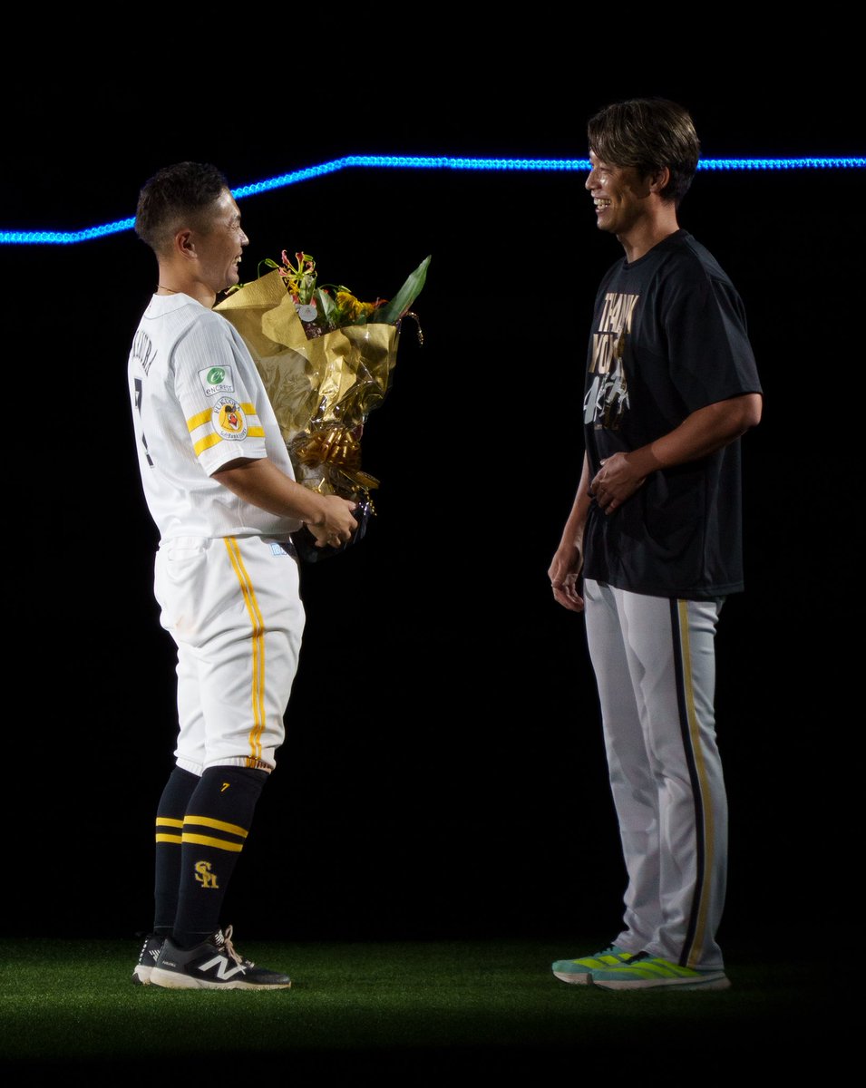 hawkstaruver_go's tweet photo. 同期入団の2人
寂しくなるね

Date:2026.09.27

#sbhawks #中村晃 #Bs2026 #岩嵜翔 https://t.co/Ono98inHvS