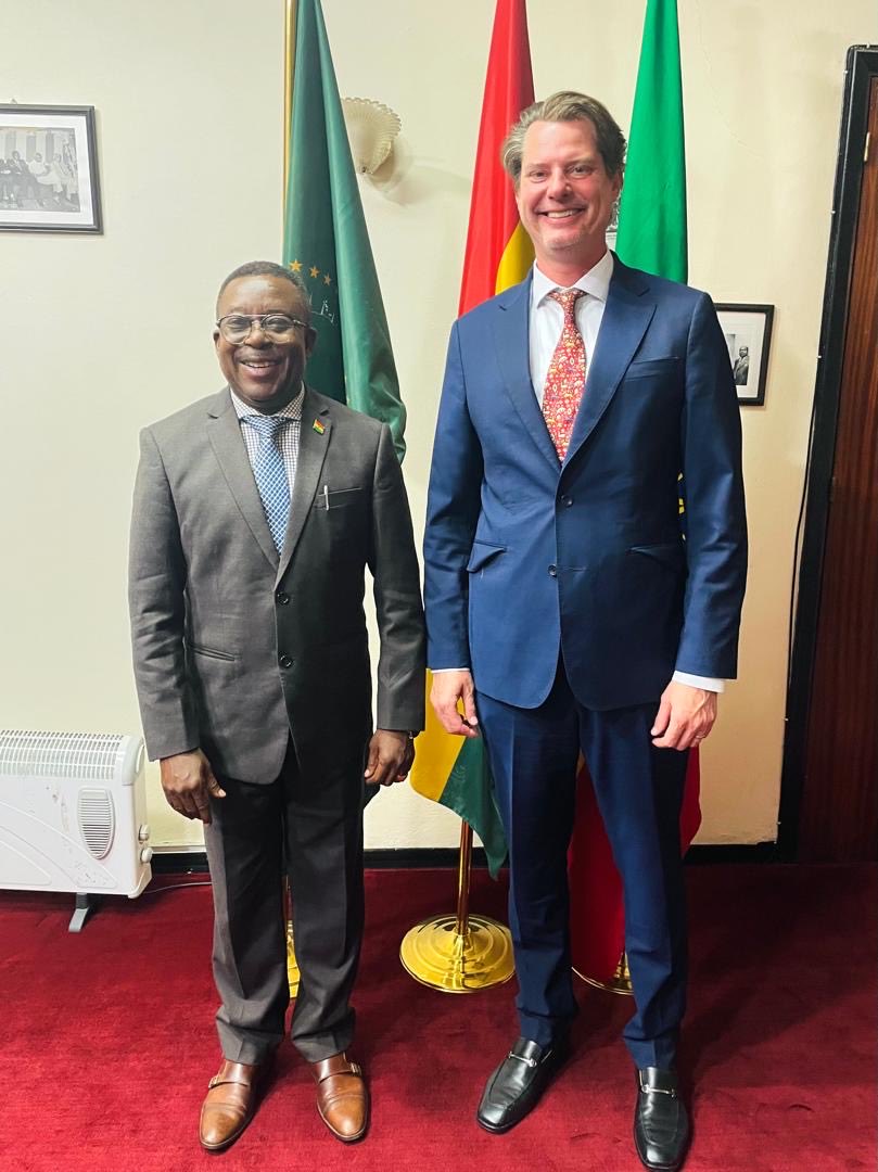 US_AU's tweet photo. 🇺🇸 🇬🇭 Strong partnerships, stronger futures. USAU CDA Walter Parrs and Ghanaian Ambassador McArios Akanbeanab Akanbong met to discuss continent-wide economic opportunity and advancing regional peace and security. https://t.co/vUsnwEErVb