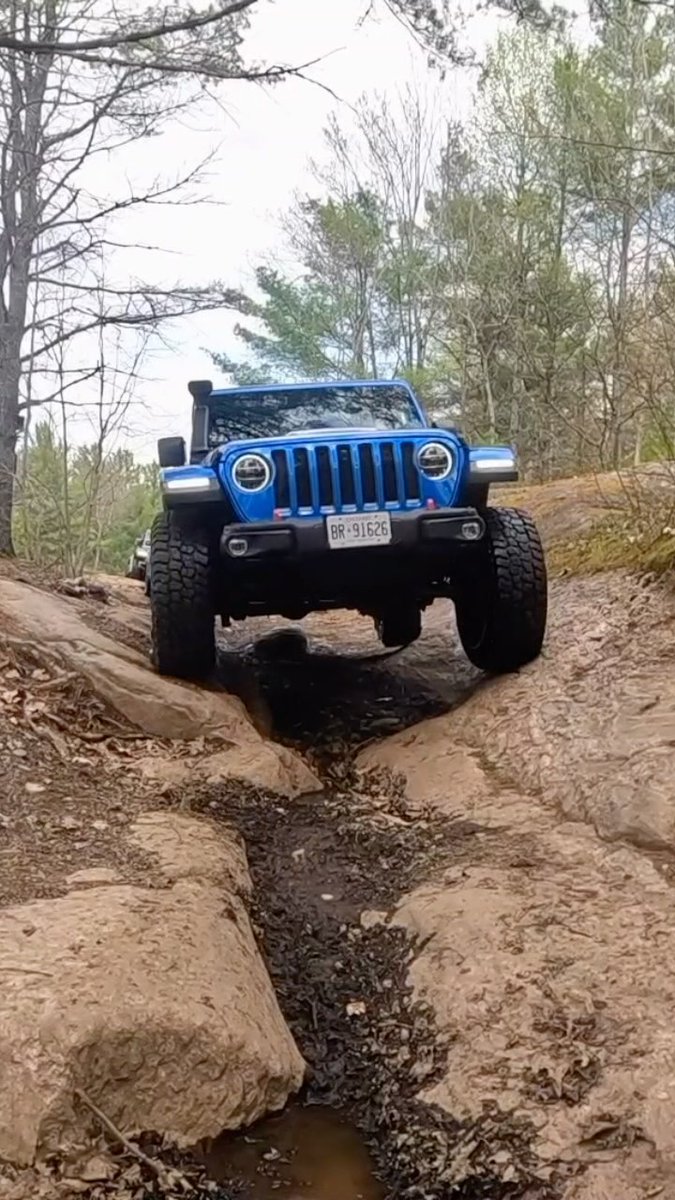mooregerald2146's tweet photo. This thing does pretty well with just 37s and no lift. Can’t wait to add a lift and see what it can really do! https://t.co/ELh8S8mmUB