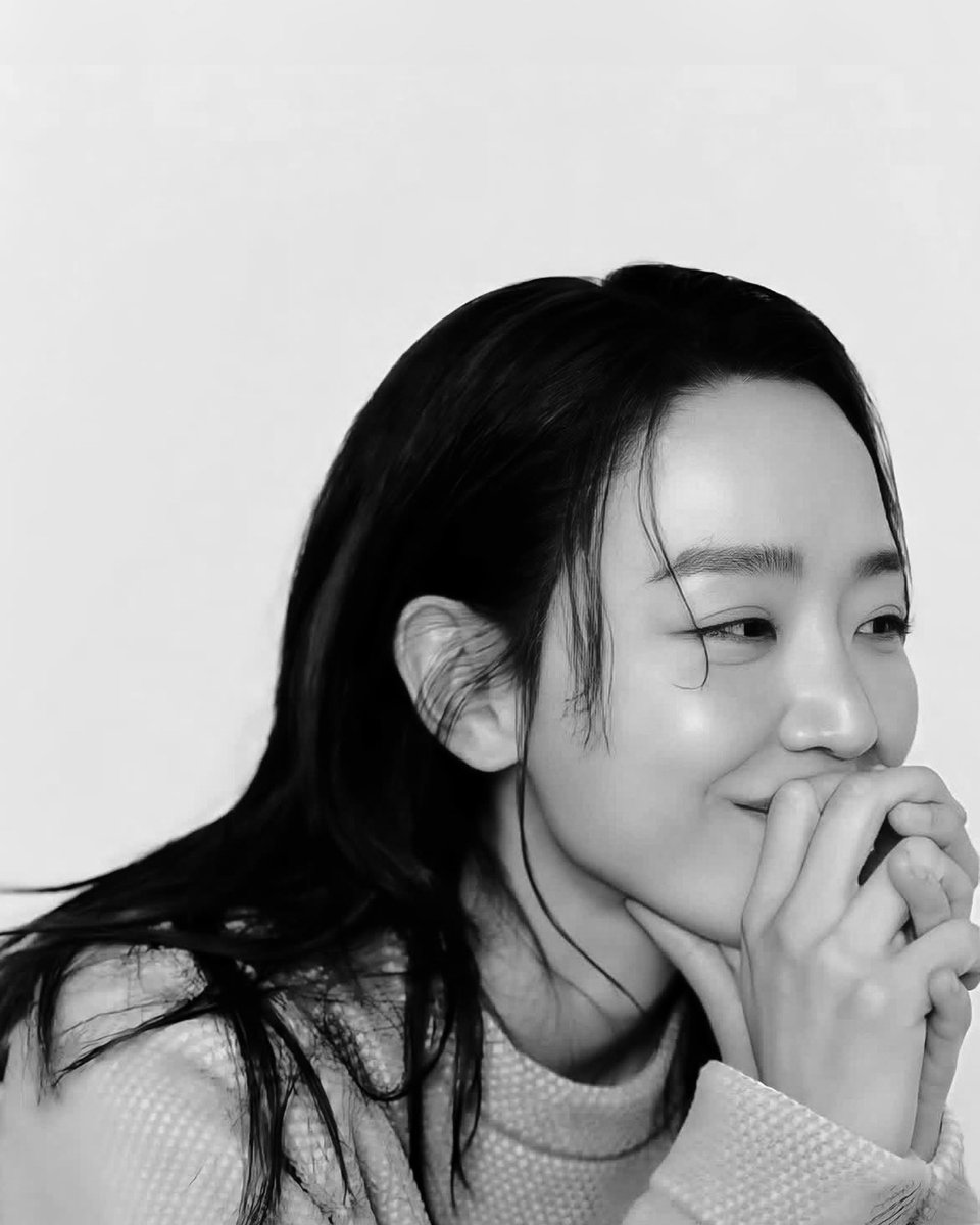 jakeyXing's tweet photo. Have you ever noticed how filmmakers keep repeating a certain trope with an actor throughout their filmography? I’ve always wondered if it’s deliberate. 

With #SeoHyunJin, the moment MLs lay eyes on her, they’re asking her to sleep with them, having a one-night stand. Filmmakers love making the attraction surrounding her immediate, direct and very adult.

With #LimJiYeon, MLs fall in love at first sight, become “obsessed” and are either ready to die for her or actually do. Filmmakers repeatedly weaponize her sensuality too: sexual tension, revealing scenes…

Then there’s #ShinHaeSun, filmmakers prefer switching her gender or identity, making her weird, unreadable, emotionally unavailable woman who’s difficult to deal with, yet somehow has the MLs fascinated anyway. 

What recurring trope have you noticed with your favourite actor? There’s bound to be one.