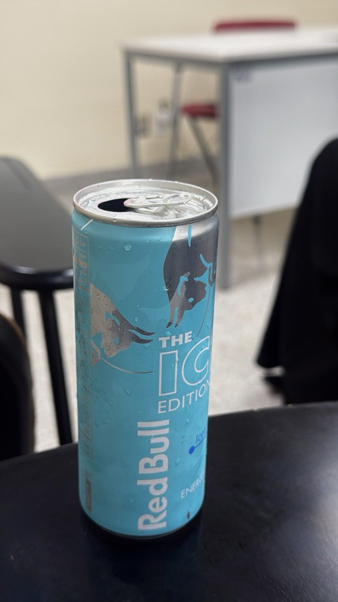 ucc8r's tweet photo. red bull gives u wingssss https://t.co/B1hqCMBrri