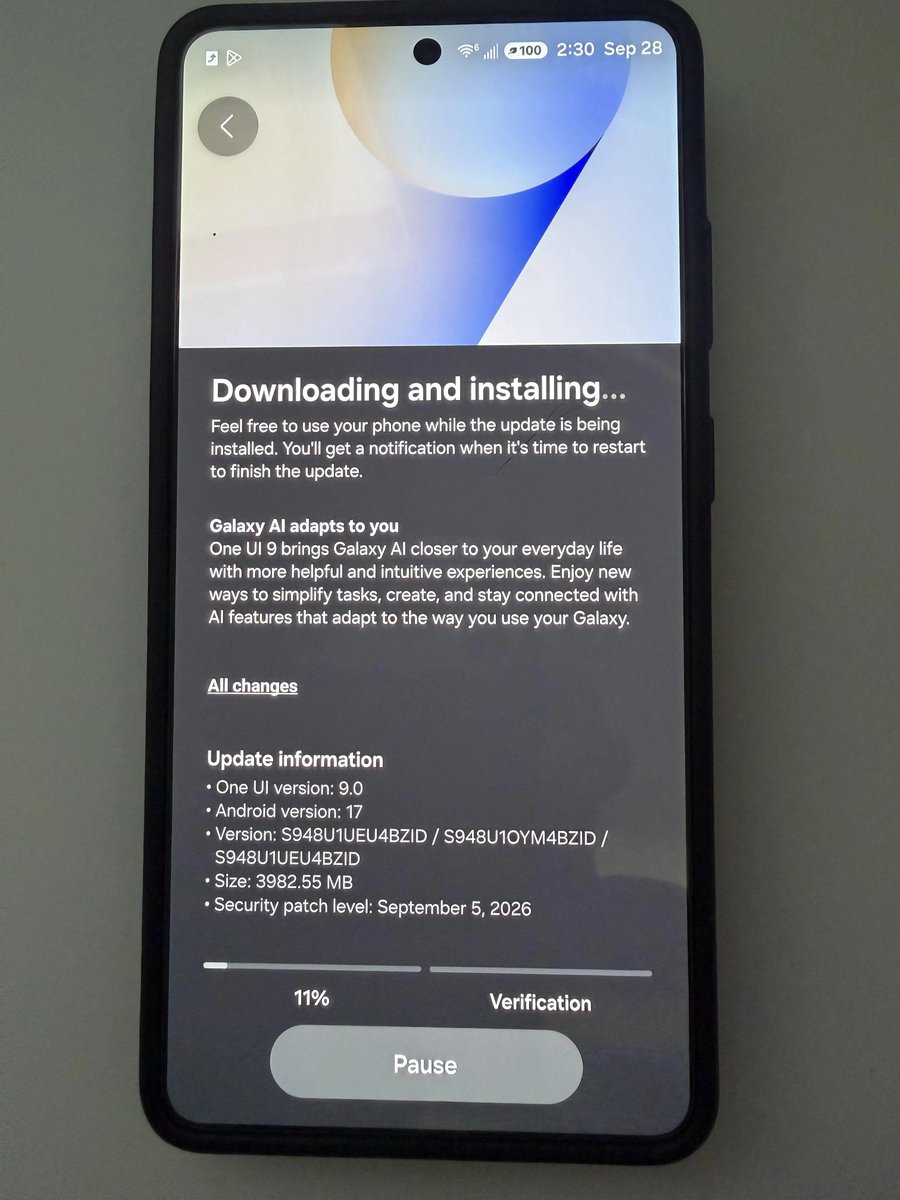 Ashwath_AR's tweet photo. Curious if anyone else is seeing this? Stable One UI 9 update arrived in Canada! absolute radio silence for devices across India, though. Has anyone else received this OTA yet? Drop your country below!
​cc: @tarunvats33 @UniverseIce @sammobiles @SammyFans @AndroidPolice
#Oneui9 https://t.co/y9EM0BqqWY