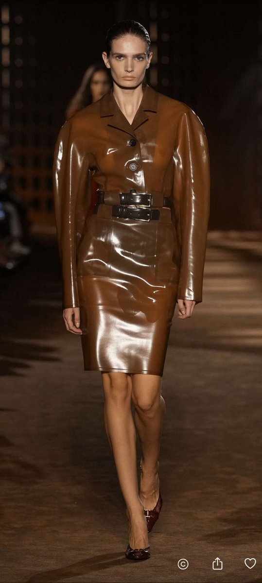 rrtechfashion's tweet photo. ferragamo ss 27| milan https://t.co/G9pDYK3WUD