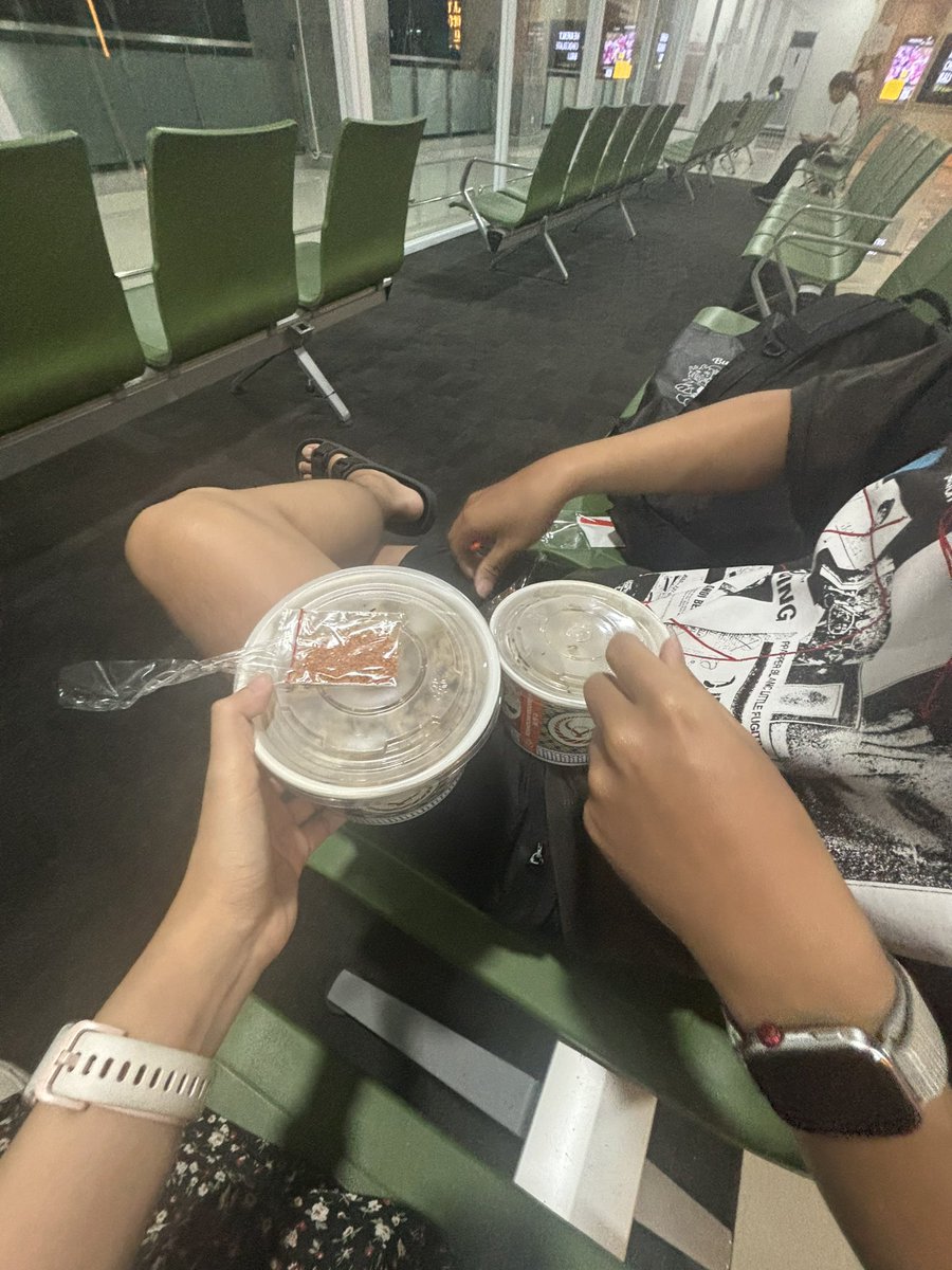 ouyrano's tweet photo. 🥹🥹 always getting the window seat with my husband https://t.co/ZqoC62Arre