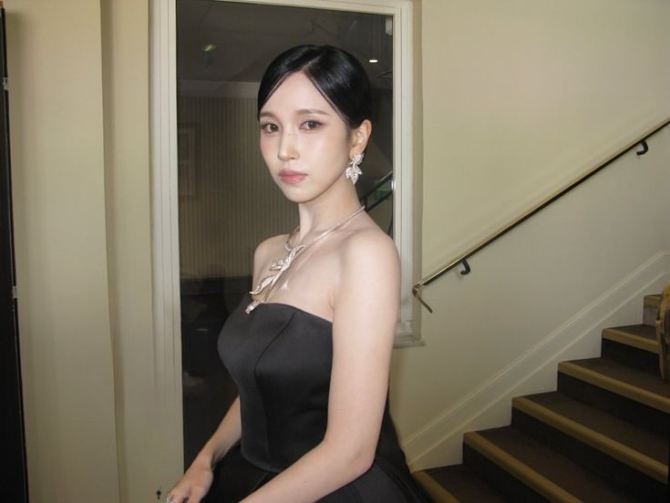twicemyoi's tweet photo. Years later, she became the editor-in-chief of a renowned European fashion magazine, known for her refined taste, meticulous standards, and ability to turn fashion into meaningful storytelling. https://t.co/wXKWCRqol5