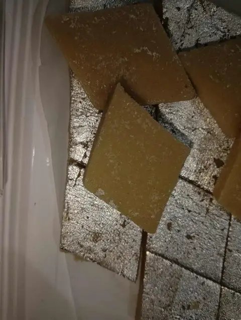 vishalsing0m's tweet photo. @letsblinkit @blinkitcares @letblinkit Broken Kaju Katli with WHITE FUNGUS/mold &amp; bad smell delivered. Unsafe to eat.

Order ID: ORD78032635239 (Rs.199)

DM me refund denied saying "unable to validate". This is Food Safety violation.

Refund now or I will file FSSAI &amp; NCH complaint with proof https://t.co/ksbt6OdBvE