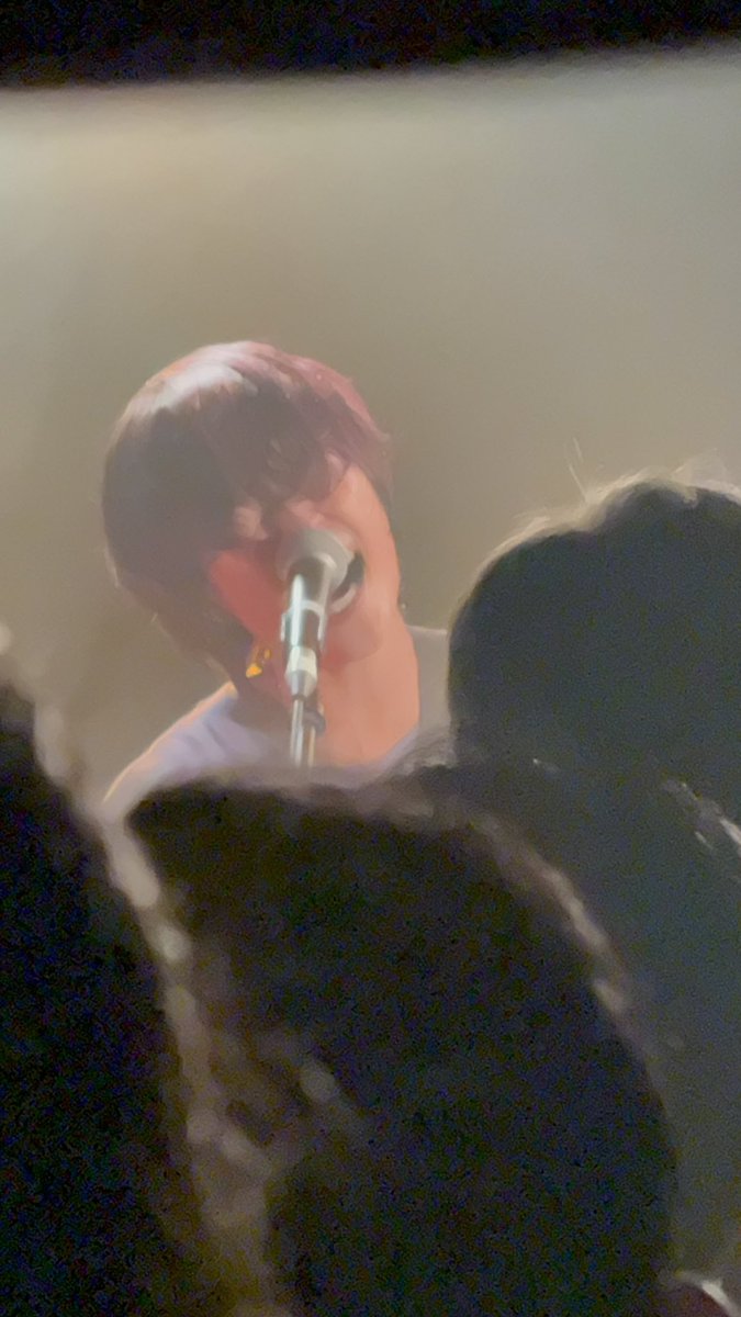 suzukimikiko7's tweet photo. 新宿ありがとうございました！新宿は���つも刺激的。街として限界超えてる感じする。のっぺらとツーマン嬉しかったし楽しかった！ライブは今日出せる全てでやった。喉万全でなく悔しさもあるが。超拡大で撮ってくれたであろう写真。日高屋のそら豆が好き。動画は未音源曲ラブアンドピース。強くも優し https://t.co/f6l0qJYXjH