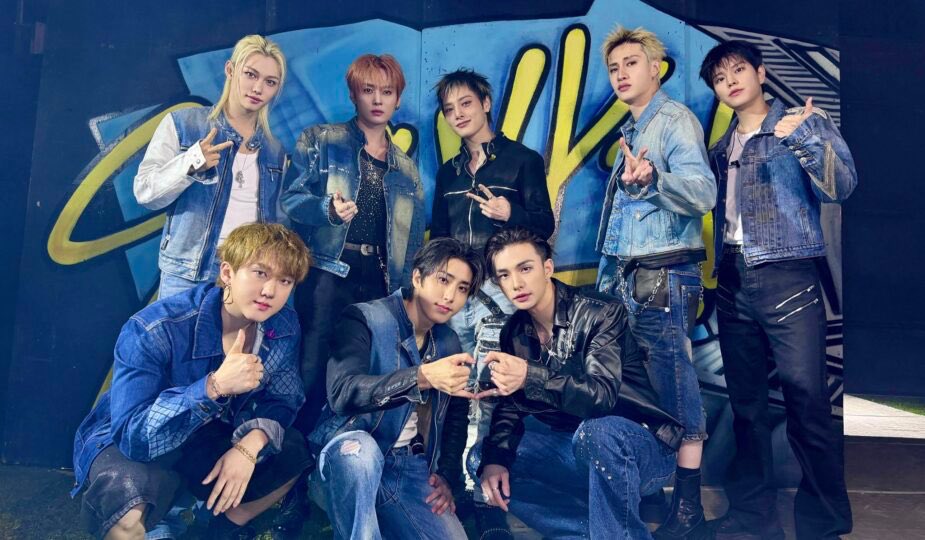hitmagazine_br's tweet photo. Stray Kids (@Stray_Kids) ultrapassa 370 mil fãs na América Latina em setembro e faz história com festival próprio

https://t.co/eohXuNvFqu

#STRAYKIDS https://t.co/yBCUIGWgWs