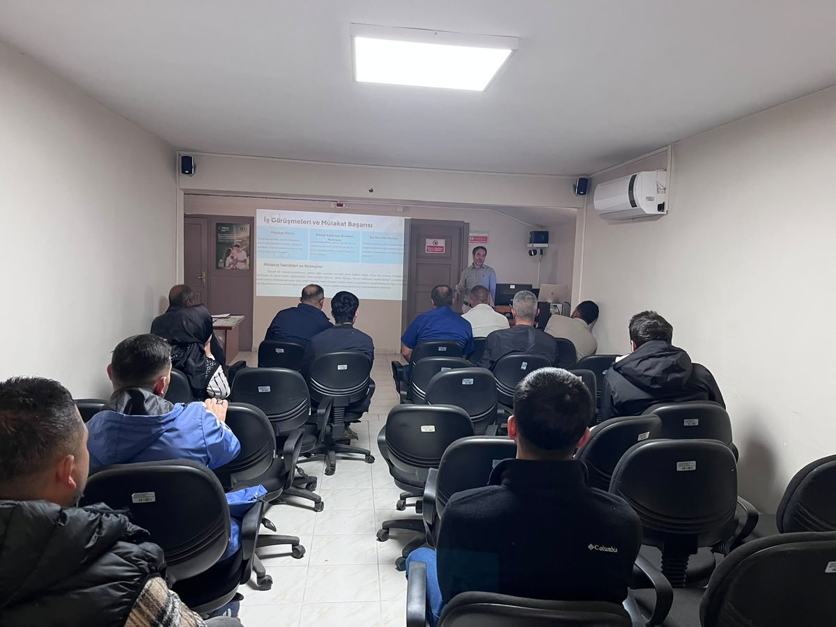SiVASDSM's tweet photo. Eğitim ve iyileştirme faaliyetleri kapsamında müdürlüğümüzde infazı devam eden yükümlülere farkındalık kazandırmak ve bilinçlendirmek amacıyla Sivas İŞKUR İl Müdürlüğnde görevli İş ve Meslek Danışmanı Emre UNAŞ tarafından  28.09.2026 tarihinde İşkur Bilgilendirme gerçekleştirildi https://t.co/jGA6QGj0vi