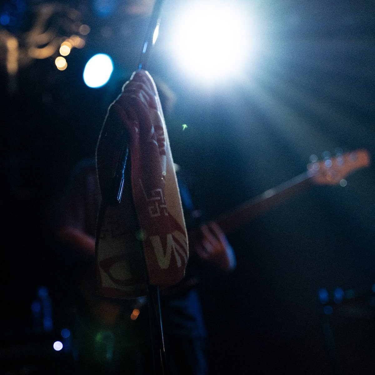 Ubass39's tweet photo. 9/26(土) LIVEWIMPS

セツナネンザとして出演しました！！

Official Fan Club Tour 2026
"ユーリンチー"のグッズを添えて…🪬

photo : @pho_shi 
#LIVEWIMPS https://t.co/JPeUJ0BTc4