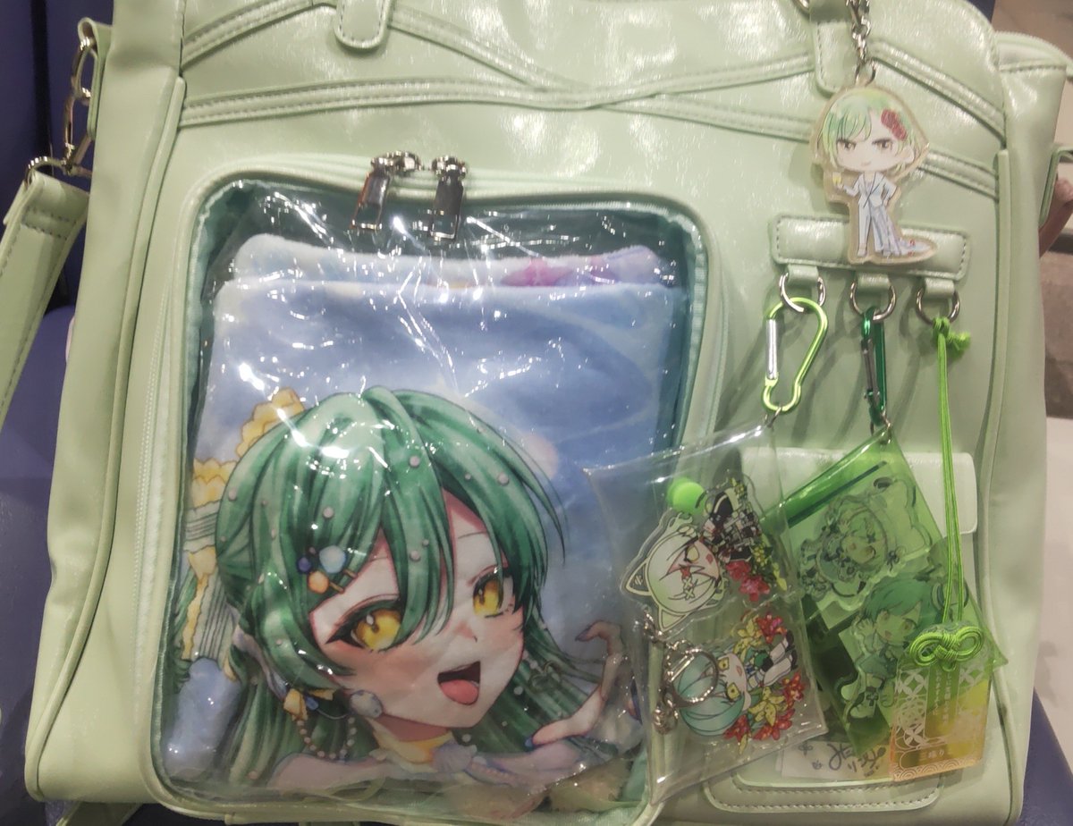 charlotte_mxc's tweet photo. これはヲタクしゃるちゃんによるかめりこ痛バ。(ひだりにりこちゃんのアクキーつければよかったなとちょと後悔)
かめりこ祭壇。
並べたかっただけのかめりこ

#みてみてりこちゃん
#芹沢かめり応援隊
#VirthdayJewel https://t.co/7cmhVQahsA