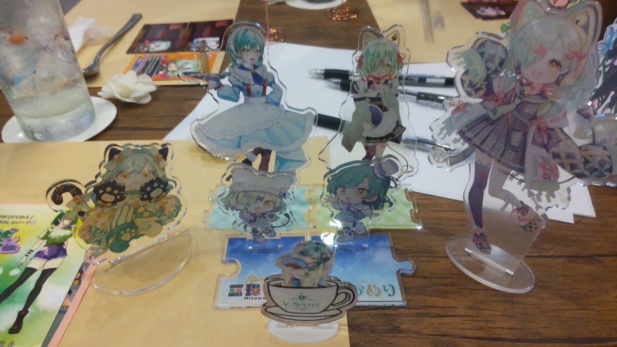 charlotte_mxc's tweet photo. これはヲタクしゃるちゃんによるかめりこ痛バ。(ひだりにりこちゃんのアクキーつければよかったなとちょと後悔)
かめりこ祭壇。
並べたかっただけのかめりこ

#みてみてりこちゃん
#芹沢かめり応援隊
#VirthdayJewel https://t.co/7cmhVQahsA