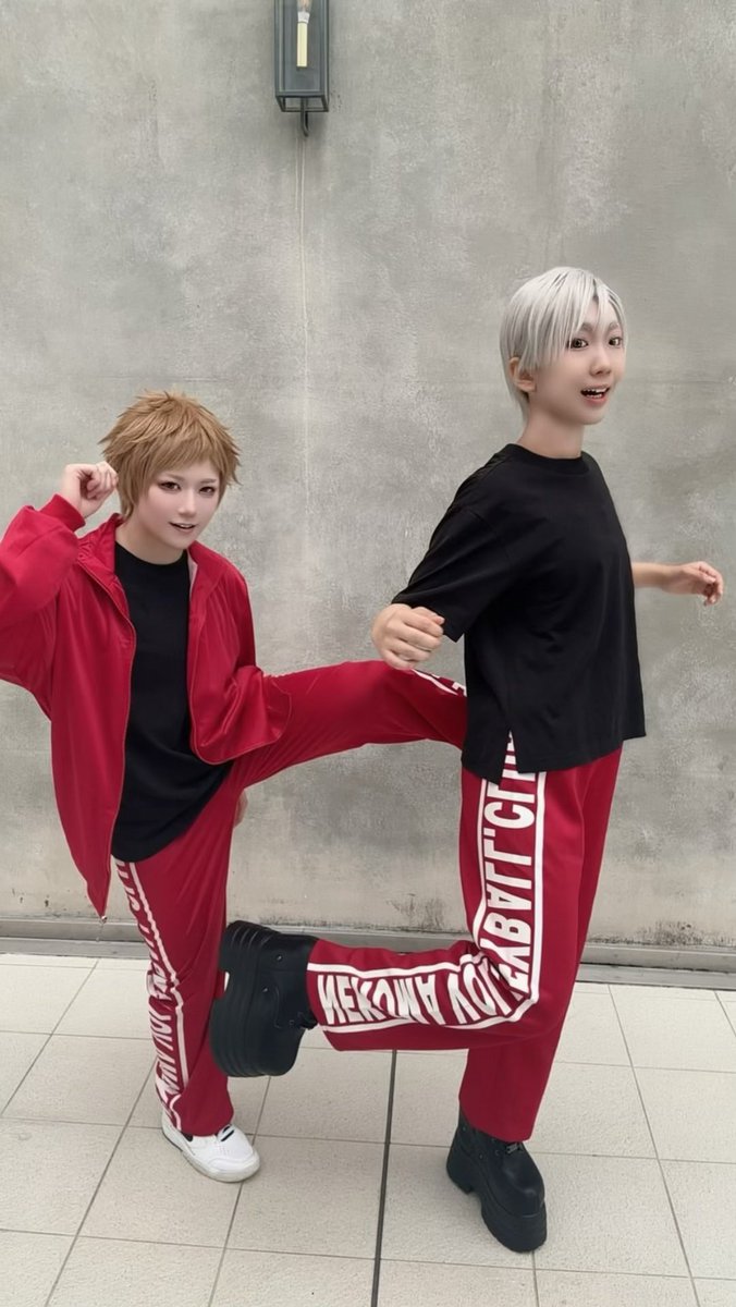 ritsumaru_2525's tweet photo. cos / ハイキュー!!
⠀
⠀◸ 夜久さんに回し蹴りされるリエーフ◿
⠀
夜久衛輔 × 灰羽リエーフ
︙
やっくん▶︎ りつまる(@ritsumaru_2525)
リエーフ▶︎ ふらぺ*ち~の(@frappe_chhino)
⠀
 #ハイキューコスプレ 
 #haikyucosplay 
 #hqcosply 
 #夜久衛輔コスプレ
 #灰羽リエーフコスプレ https://t.co/E04uKIn5uN