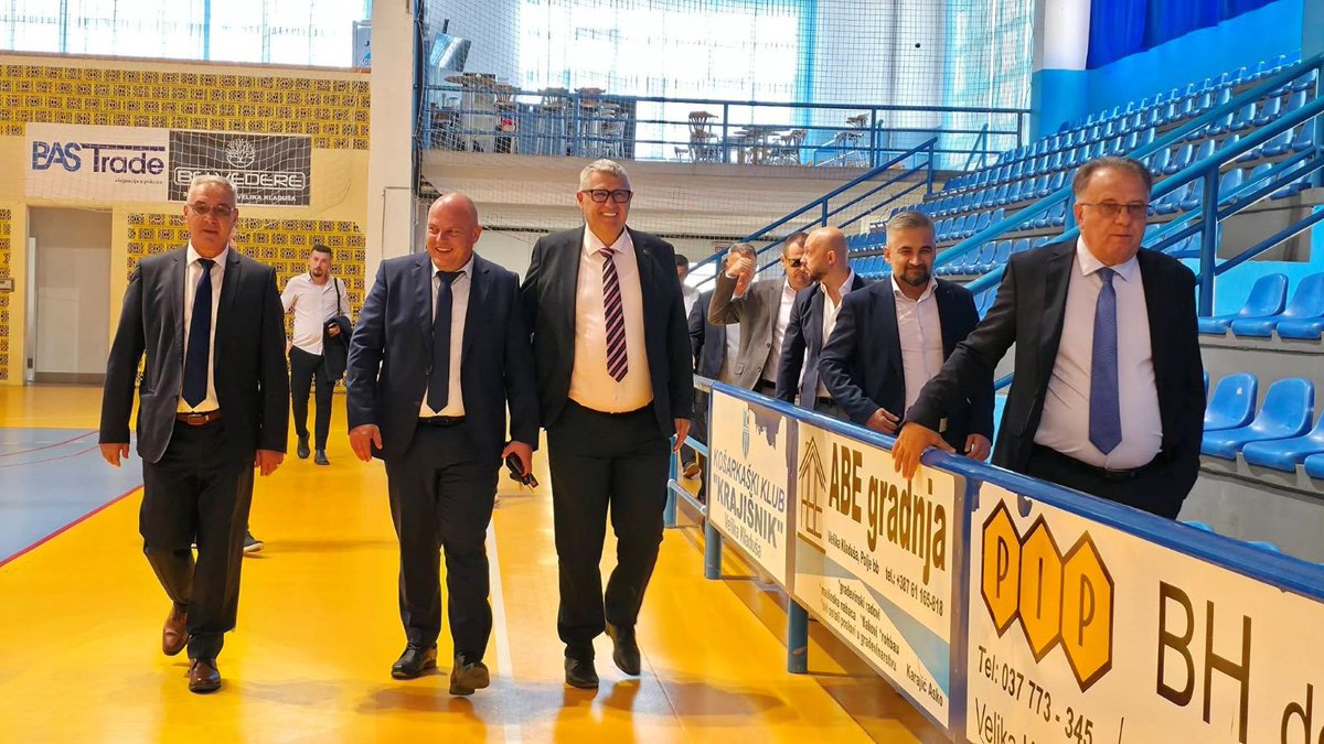 vladafederacije's tweet photo. ✅  Premijer @NiksicN u USK: Sistemska podrška Vlade Federacije BiH infrastrukturnim projektima

Više na 🔗 https://t.co/HgPzv8a4sY

#VladaFederacijeBiH #VladaFBiH #Premijer #Posjete #UnskoSanskiKanton #Krajina #USK #VelikaKladuša #Bihać #Infrastruktura #Projekti https://t.co/26gDpWnnn1