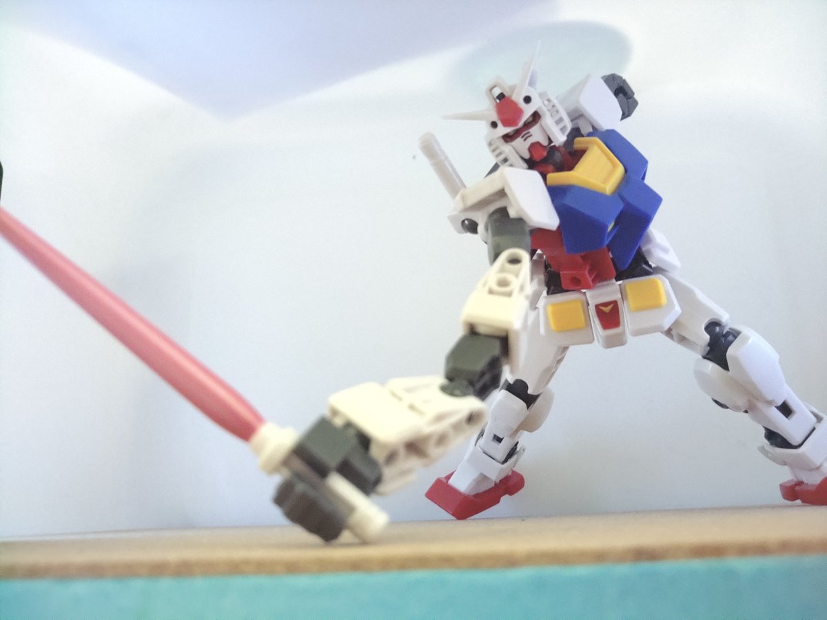 GAU0086's tweet photo. ブロック玩具としては自由度がいまひとつだがバケモノ作ってると結構楽しい
昔買ったメガブロックのガンダムを思い出すな
#ガンダムミキシマイズ https://t.co/bxr8uDrCwr