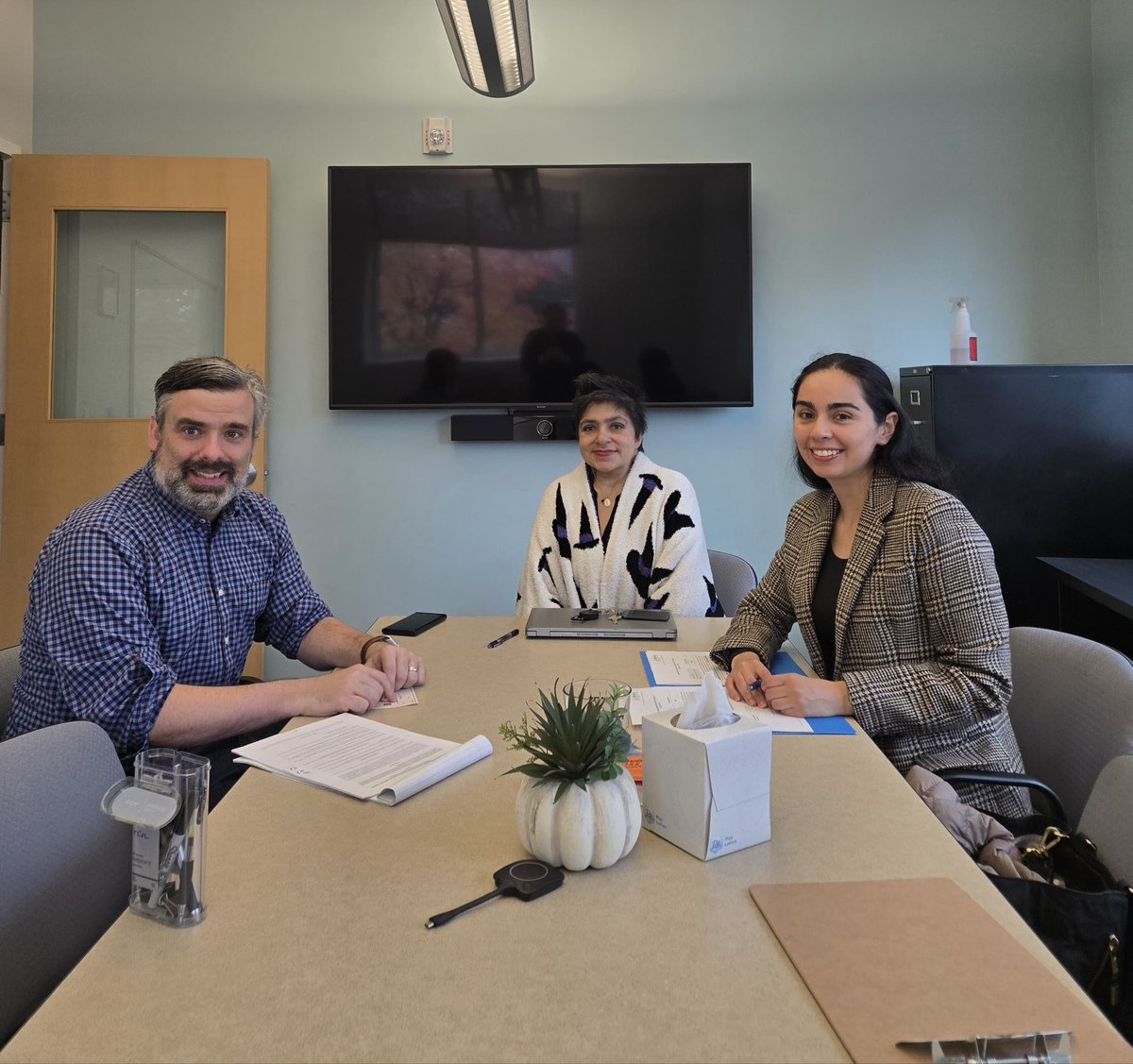 ConsulMexPot's tweet photo. Hoy nos reunimos con nuestro aliado #CatholicCharities para dialogar sobre el seguimiento y atención de casos de #ProtecciónConsular. 🇲🇽

Seguimos fortaleciendo alianzas para brindar acompañamiento a nuestra comunidad 🫱🏽‍🫲🏾 https://t.co/mkCQovaLyi