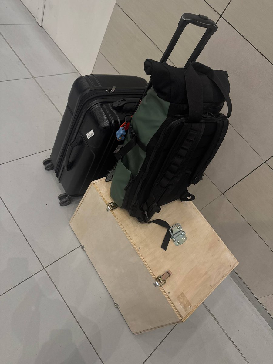 TeamYandex's tweet photo. Everyone’s heading home after the tournament. Guess what we’ve got in this box? https://t.co/Kr21ZOmozA