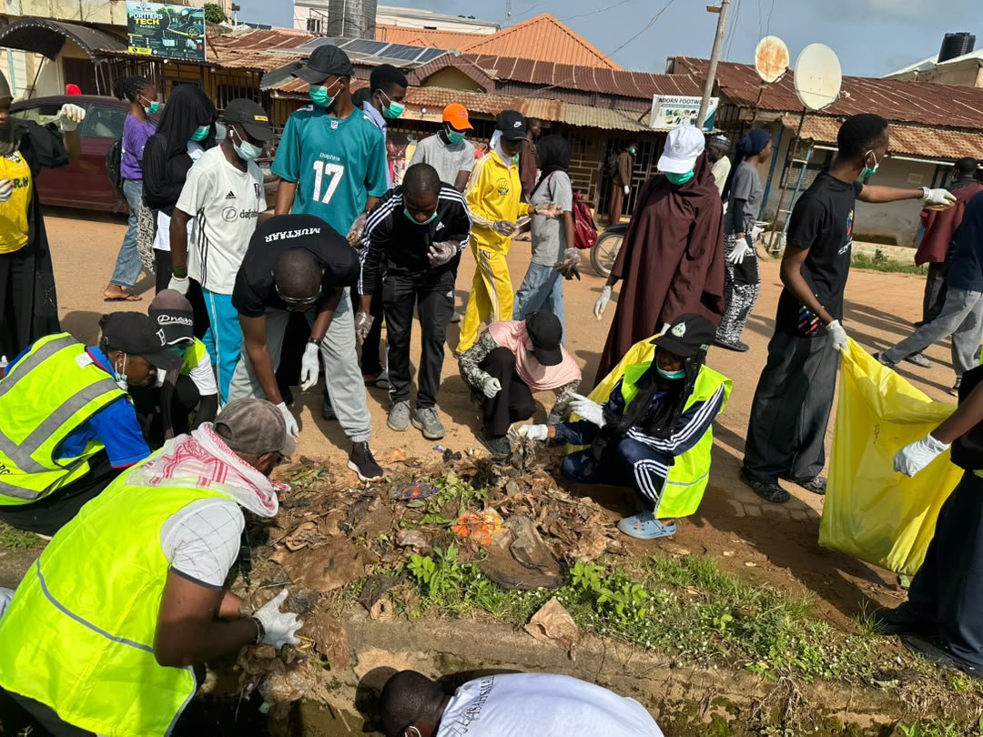 abuploggas's tweet photo. World Cleanup Day? We understood the assignment. 🧤🌍

Here’s a little look at World Cleanup Day with the ABUPloggas. 💚

@ploggingnigeria

#FromCleanPlatesToCleanCities #WorldCleanupDay #WCD2026 #NIWAD #PloggingNigeria https://t.co/EpjhMl24mR