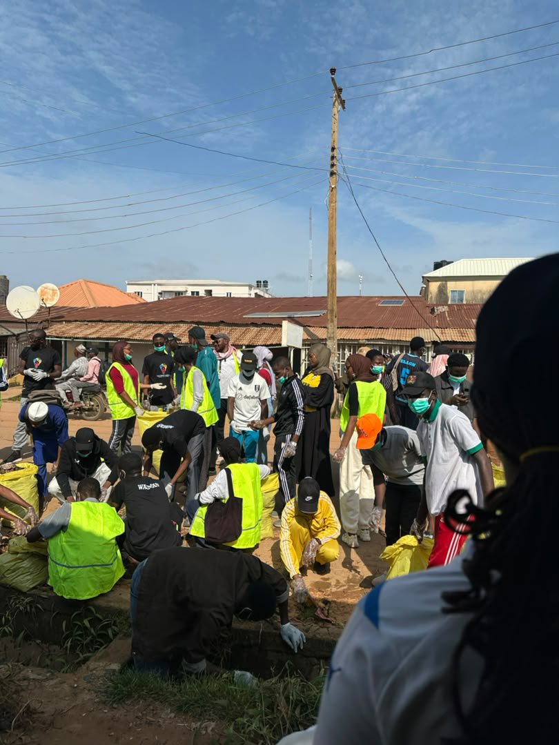abuploggas's tweet photo. World Cleanup Day? We understood the assignment. 🧤🌍

Here’s a little look at World Cleanup Day with the ABUPloggas. 💚

@ploggingnigeria

#FromCleanPlatesToCleanCities #WorldCleanupDay #WCD2026 #NIWAD #PloggingNigeria https://t.co/EpjhMl24mR