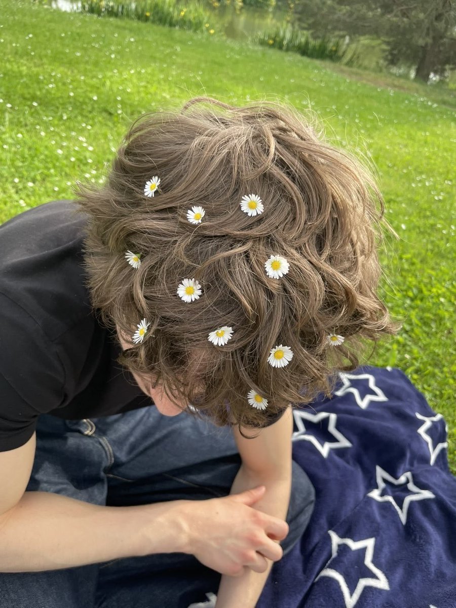 felltyfg's tweet photo. what wolfstar did to each other's hair at the picnic https://t.co/5qiMFHmkY3