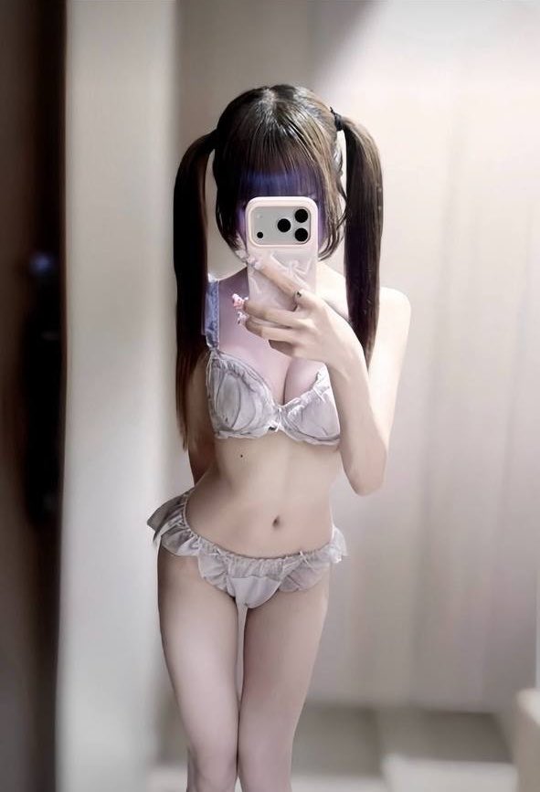 deborah90cf4's tweet photo. 继续发福，我真的不要🚪 

 真的给b看 不信你试试   

 我真的是女菩萨 https://t.co/9pBHDlqFSt