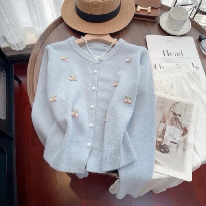 spillshopevd's tweet photo. nemu cardigan lucu under 100k, pilih satu warna aja susah 😭🎀🤍

Modelnya gemas, pilihannya banyak, tinggal sesuaikan sama warna outfit atau mood hari ini ✨

Yang suka outfit cute, cozy, dan gampang di-mix &amp; match, wajib intip 👀🛒
https://t.co/xlIXrQWxxr https://t.co/A3GpJE2WZL