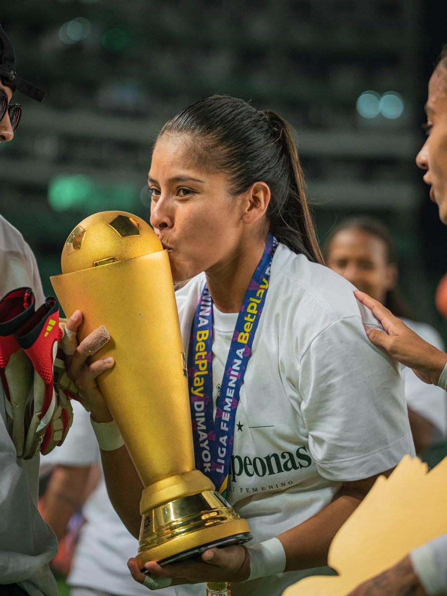 SafapPeru's tweet photo. 👏🇵🇪 ¡Felicitaciones, Maryory!

Desde SAFAP saludamos a Maryory Sánchez por consagrarse campeona en Colombia con Deportivo Cali. 🏆🇨🇴

Un nuevo logro para la arquera peruana en su carrera profesional. ¡Que sigan los éxitos! 💪⚽

#SAFAP #MaryorySánchez #FútbolFemenino https://t.co/MV4M5q5YUh