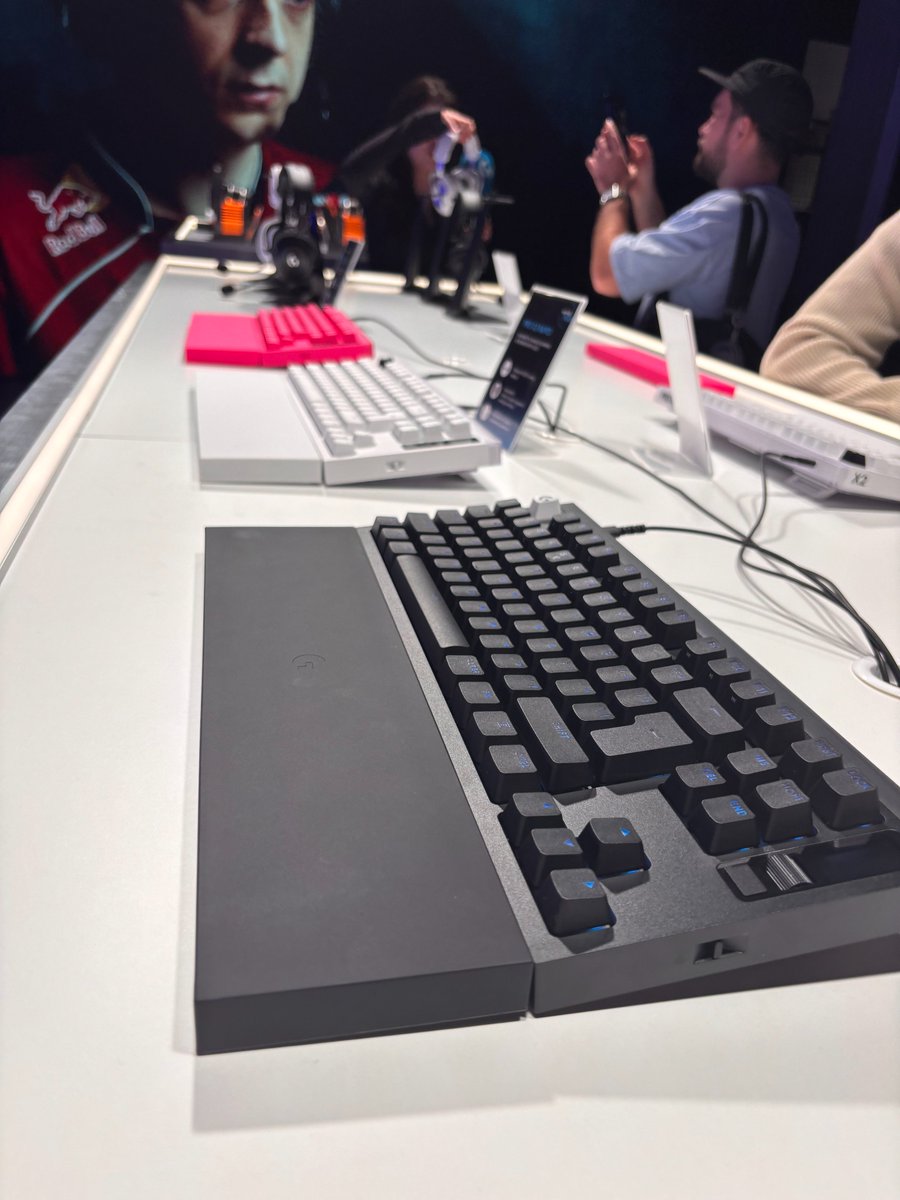 LogitechG_ES's tweet photo. Close up de algunos de los nuevos lanzamientos que se presentaron en #LogitechGPLAY.
ยฟCuรกl tienes mรกs ganas de probar?๐ค https://t.co/F7hwsPiRTC