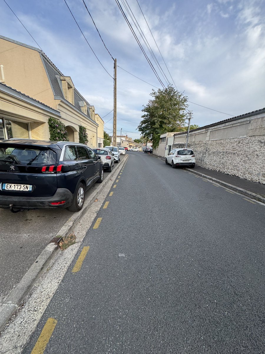 Creuselazur's tweet photo. @BxMetro la semaine commence comme d’habitude avec le constat du laxisme de @T_Cazenave qui ne protège pas les écoliers. @gcum_fr @SO_Bordeaux #Bordeaux https://t.co/GpjD8B5FyI