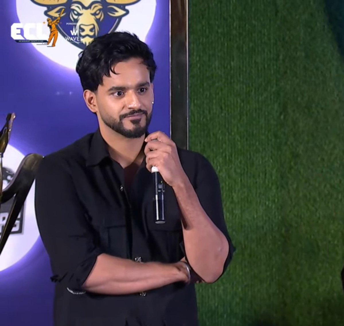 Shanaboy45's tweet photo. Abhishek Malhan x Team Bengaluru Bashers 💙

When Fukra enters the Bashers zone the energy automatically goes 🔥
This squad just got a whole lot more exciting 🫶

#AbhishekMalhan https://t.co/LgA9OZsSSi