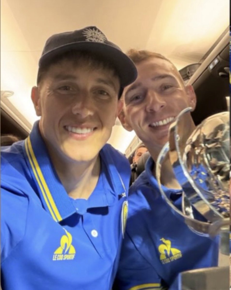 CARC1889_____'s tweet photo. No voy a negar que un poco (un poquito nomas) sano aquella herida del 2015.

El ídolo de una generación y el pibe con el que todos soñamos jugar alguna vez como el, juntos otra vez y ahora CAMPEONES. https://t.co/zv7Jd1Tzh5