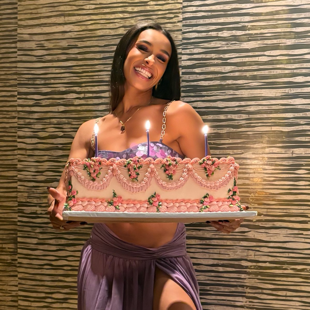 pcd_world's tweet photo. Hoje a nossa eterna Baby Doll, @MelodyThornton está completando 42 aninhos! 😻💜🎉

Desejamos um novo ciclo de muitas felicidades, energias maravilhosas, sucesso, música e muito amor! ✨ https://t.co/i1l3M6k3Ws