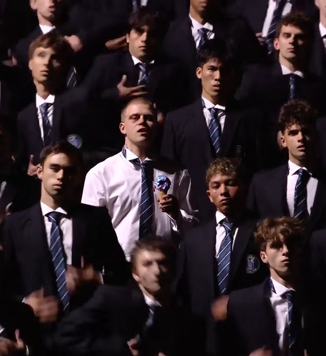 paperparrot_'s tweet photo. GENER8ION and Yung Lean performed “STORM” at the 2026 VMAs.

 One of them raised the Moonman. People in the comments are still arguing it should have won. https://t.co/X53QsoWXjP