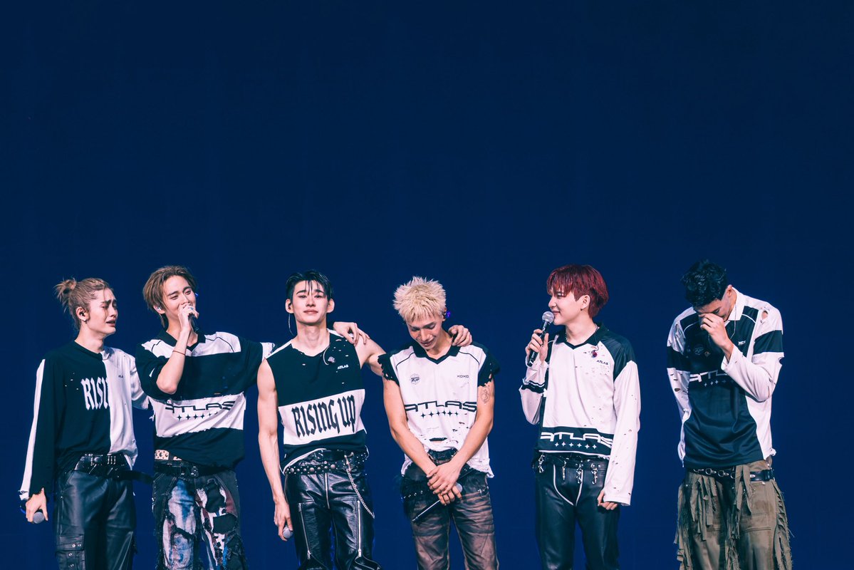 Hello98_th's tweet photo. น้ำตาล้นฮอลล์! ATLAS พาเอลิสทะยานสู่ “RISING UP CONCERT” 
สาดความทรงจำ เสิร์ฟทุกความสุขตลอดค่ำคืน
🔗 https://t.co/iAcse1G57U

#ATLASRisingUpConcert #ATLASth #ATLAS_th #teeteepor https://t.co/tOyUipIOPK