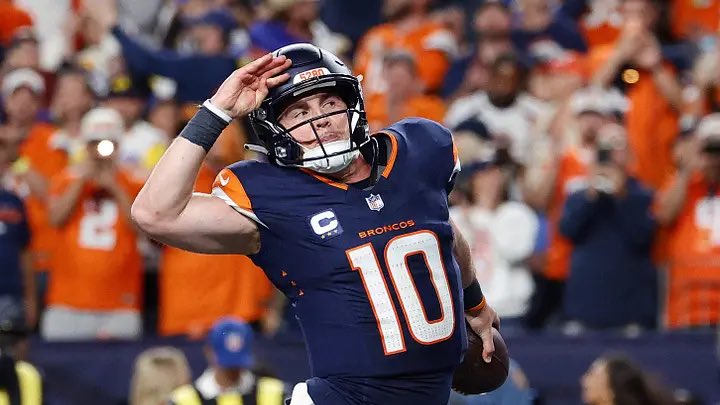 KelbermanNFL's tweet photo. #Broncos QB Bo Nix now has 11 fourth-quarter comebacks since entering the NFL in 2024.

That’s the third-most by any QB in his first three seasons dating back to 1950.

John Elway is tied for the most all-time with 12 such comebacks.

(via @ESPNInsights) https://t.co/asNLMG1UXR