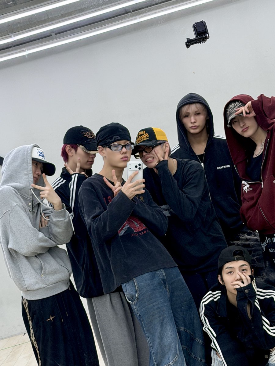 ALL_H_OURS's tweet photo. [🎠]
RISE UP LOADING•••📸

#ALL_H_OURS #올아워즈
#RISE_UP #RIDE_UP https://t.co/Ppx9fDvSKU