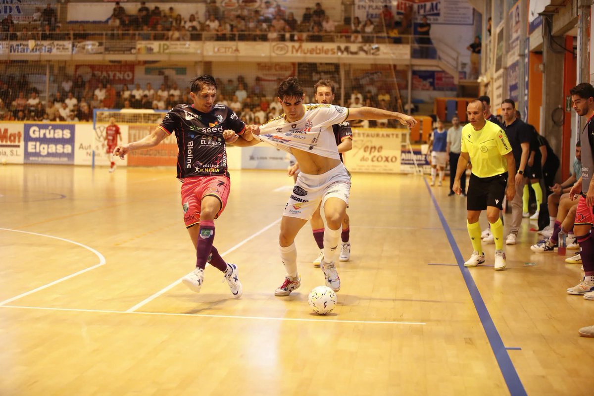CoGAFS's tweet photo. 🏆 Liga Prime | Apertura | Jª 3
👥 Andrés Botella / Fran Castillo
👥 Rubén Ferrero / Eva López
@NoiaFutbolSala 🆚 @CDElEjidoFutsal
📸 @fotopichero
#futsal #aretofutbola #futsalreferee #noia #cogafs https://t.co/nygH1kFhv0