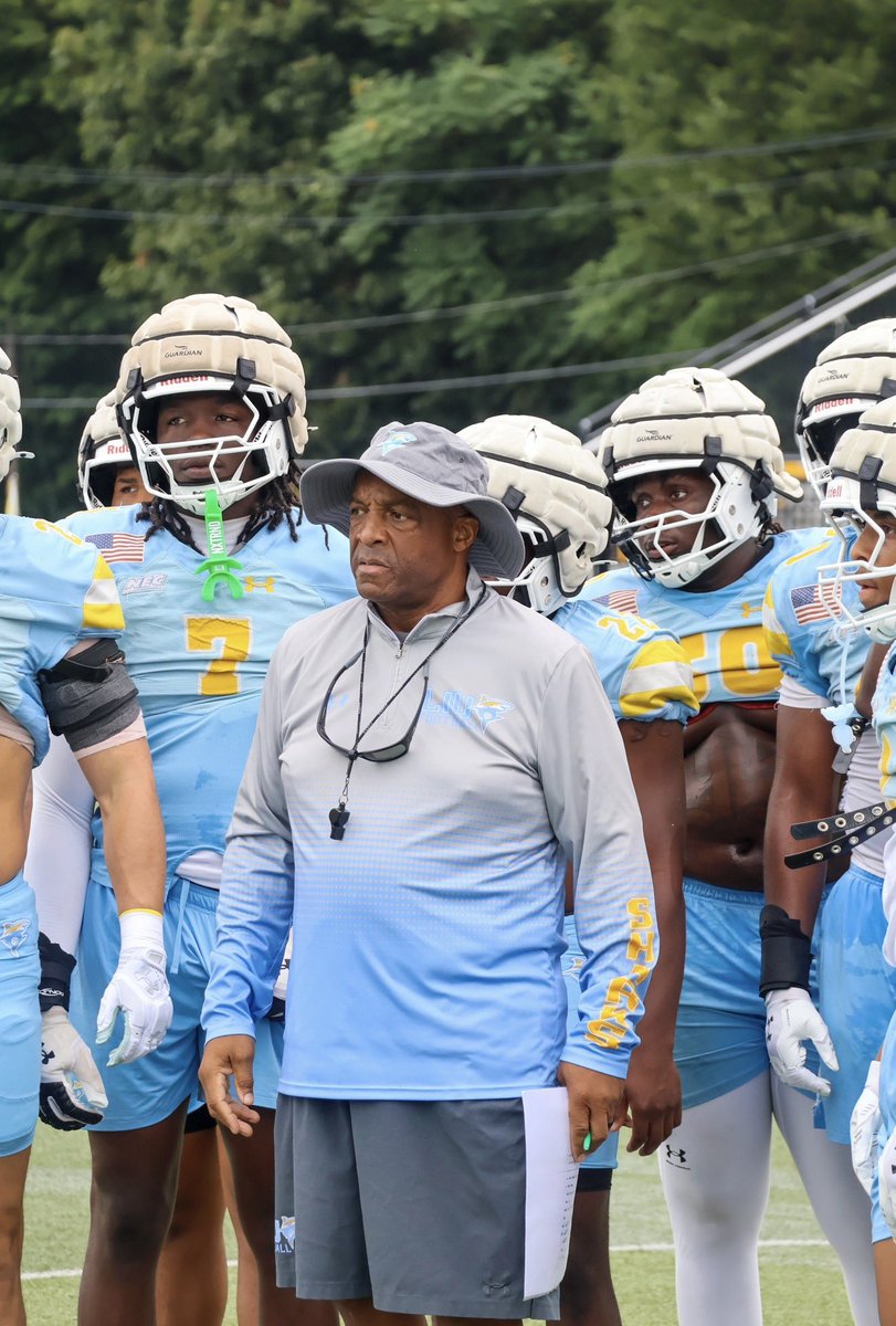LIUSharksFB's tweet photo. Eyes Forward. https://t.co/XGAVIJCH1F