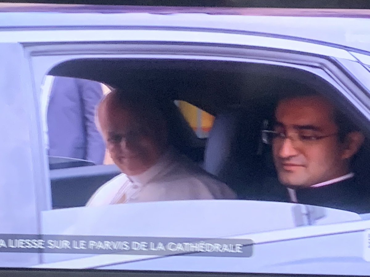couturiermichle's tweet photo. Ce pape est d’une patience, d’une disponibilité infinies.
Les Français ne l’oublieront pas. MERCI 🙏 @Pontifex_fr
#PapeLéonXIV #PapeAMetz https://t.co/xjAXyoYum8