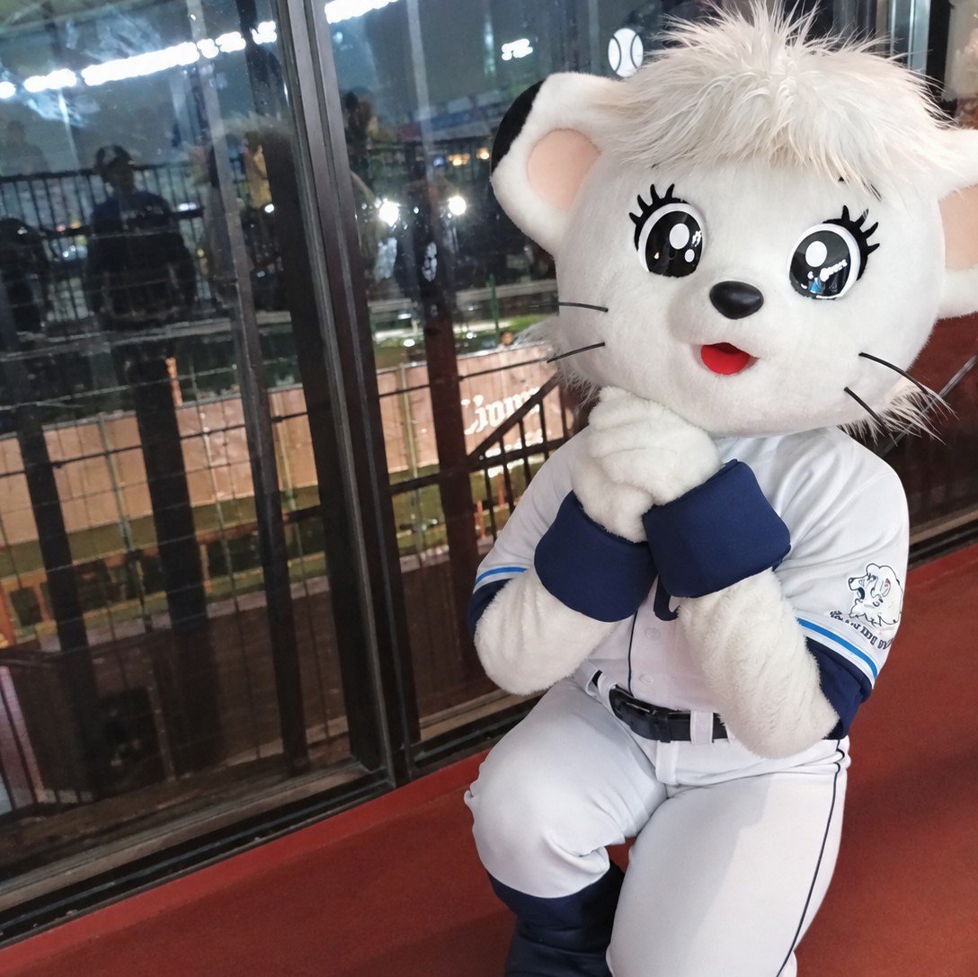 opppo's tweet photo. 試合中ライナちゃんに遭遇！
おめめキラキラしてたのね✨ https://t.co/lKbBoRpSTE