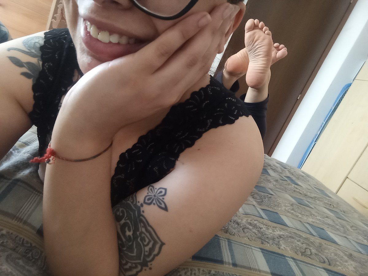 missandmasterr's tweet photo. Quando ti comando, esegui.
Quando ti chiedo silenzio, taci.
Quando ti ordino di restare in ginocchio, rimani lì finché non decido diversamente.
Se fallisci, sarai punito.
Se ubbidisci con perfezione, forse… forse… meriterai un cenno della mia approvazione. https://t.co/uMrT3t5B1Z