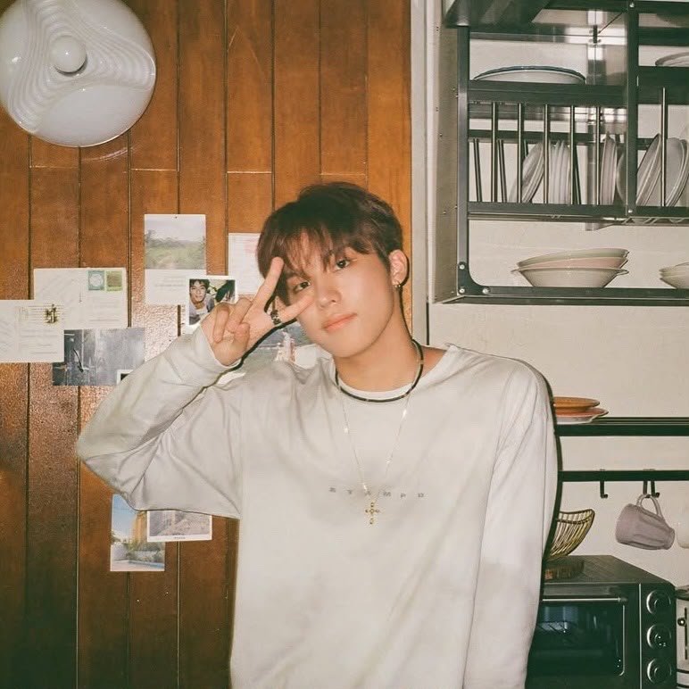 minbonon's tweet photo. Jeongwoo 22nd bday https://t.co/5Wit1sLbRu