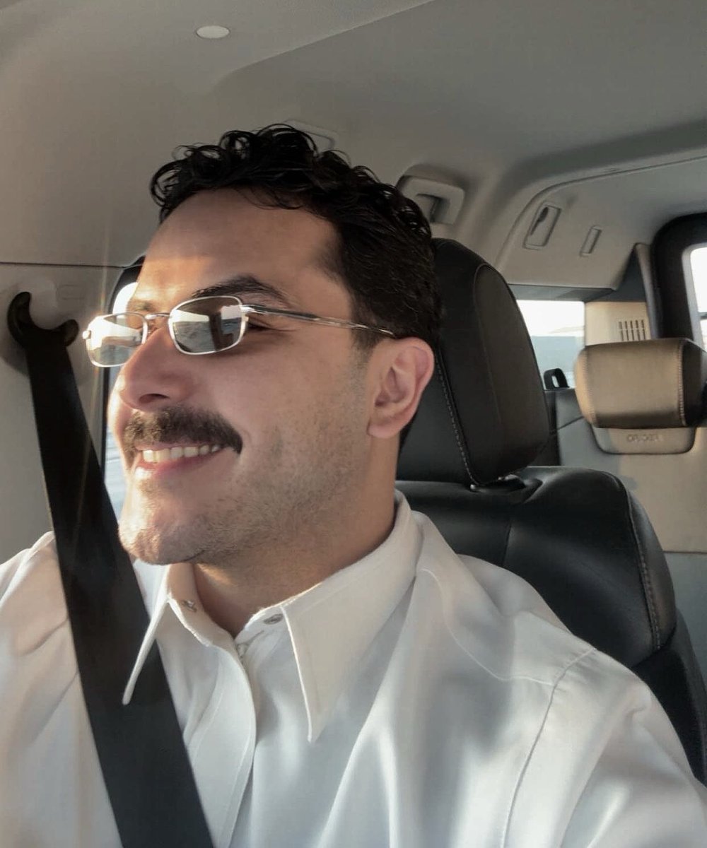 saaay_24's tweet photo. يا سعد الأيام يا القبـال السمّح 
الله يجعل المسرّة رفيق لك دايم 
وين ما حلت خطاويك 🤍'
#سلطان_بن_نايف https://t.co/FadFZq5TiU