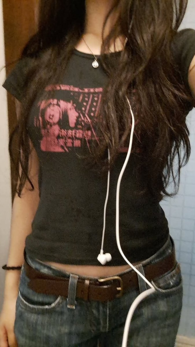 beakid_'s tweet photo. my boring ass outfit https://t.co/F8ynvlBGcY