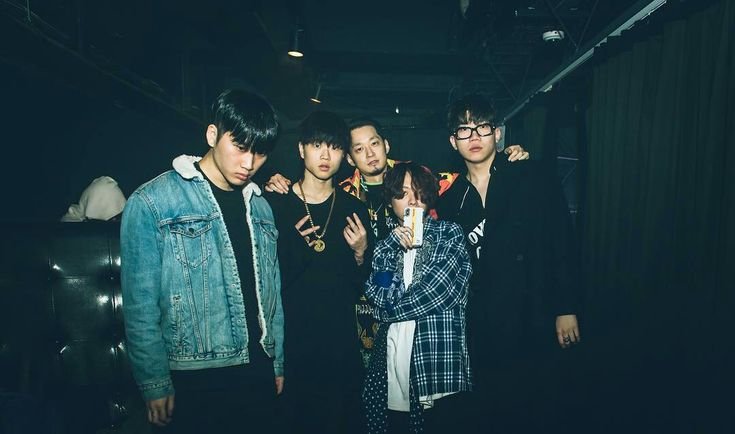 Ouuu_12's tweet photo. 앰비션 뮤직 10주년 축하해 https://t.co/okqYXoA53C