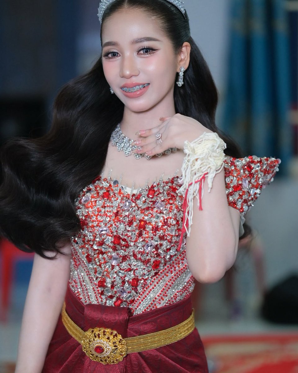 johncampbellfri's tweet photo. Reception outfit 
Mae An Bridal Boutique, Krol Ko Market 
Makeup: Nhem Vitou 
Hairstyle: Ma Horng 
Dress: Chhuon Chhun https://t.co/CVIfFwy3HR